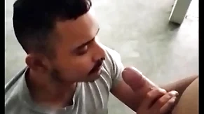 La putita no quiere dejar de mamar