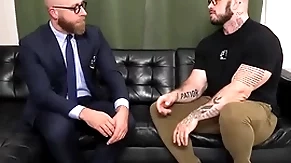 Mesmerized muscled and tattooed hunk barebacked by physician