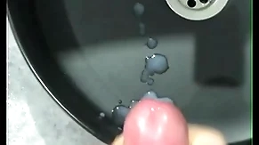 Jerking off a big dick in the bathroom! through-and-through with moans! lots of cum! robust candid guy!