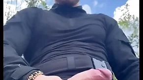Hombre de swat decide derramar toda la leche