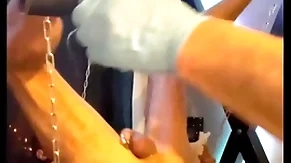 Out of the public eye für deep fisting beginnt