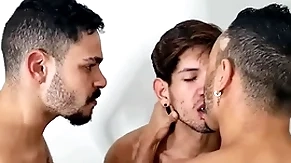 Hsp productions meu marido chamou um novinho dotado para fuder meu cu e os dois fizeram dupla penetração em mim . kadu ventrí, guilhermedott e dg licett hsp productions