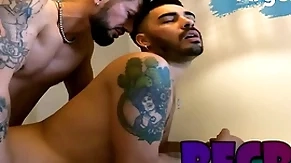 Desvirgando el culo twink de compañero de estudio - tragalibros se convierte en tragaleche - alumno necesita un descanso  - le dan polla a nerd latino  - con alex barcelona