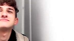 Slim dude doesn't need much relative to obtain convinved relative to obtain fucked off out of one's mind a horny person he just met - bigstr