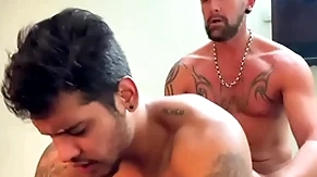 Hot muscle daddy fucking a young dude