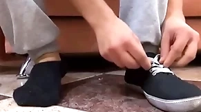 Solo guy enjoys sucking toe and licking