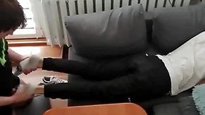 Young guy pays out his bills with his feet