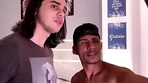 Recebendo uma visita em casa para uma foda gostosa