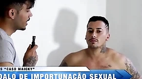 O jogador bateu um bolão doll-sized meu rabo