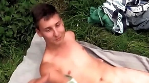 He finds a cute dude fully naked sunbathing & asks if he is willing to do dirty thing with him - bigstr
