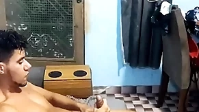 Peguei meu amigo se masturbando e deu o meu cuzinho pra ele .