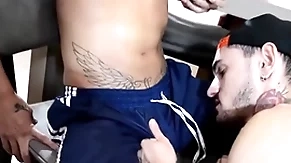Chupei o meu amigo hetero enquanto ele bebe