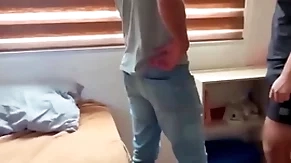 Joven estudiante entrega su culito a cambio de mejorar sus calificaciones