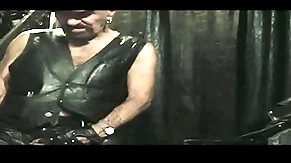 Kuirbond est l'urinoir de master karzy
