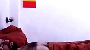 Despertando a mi macho peludo send off una linda mamada, aprovechando su erección matutina.